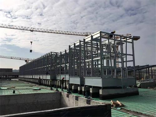 封閉式冷卻塔中需要定期清理哪些類型的污垢和垃圾